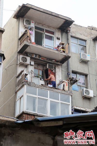 據(jù)了解，該棟房屋建造于1986年，距今已經(jīng)30年。