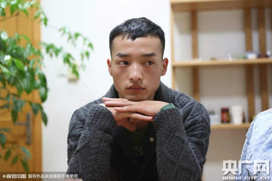 網(wǎng)絡(luò)紅人葉良辰現(xiàn)身浙江臺州，接受記者的專訪。