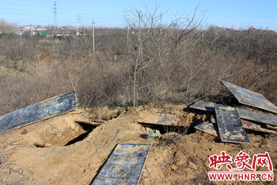 這次被盜的是位于北側(cè)的叔齊墓，墓塚上面有兩個盜洞，有十多米深。