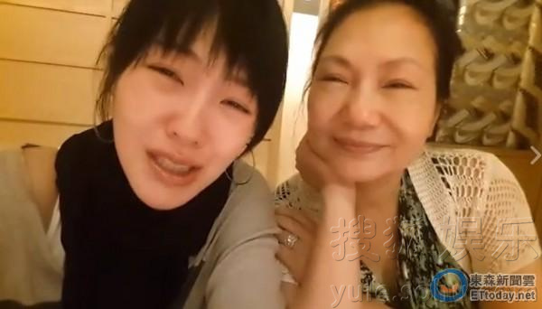 看明星花式秀母親節(jié)！甜馨上鏡鄧超祝福三個媽