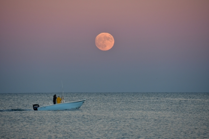 68年來(lái)最大！今晚夜空上演超級(jí)月亮