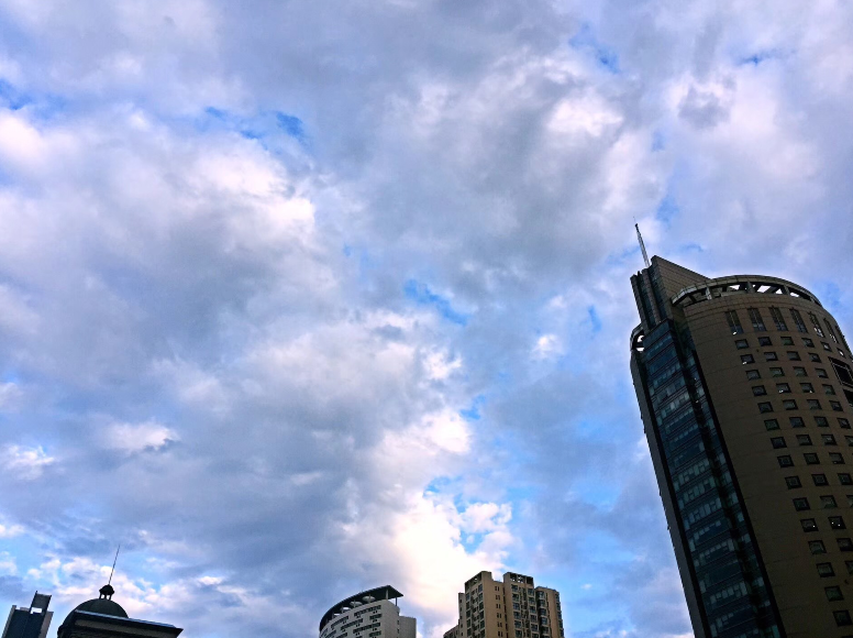 又被鄭州的藍(lán)天刷屏！隨便一拍就是手機(jī)壁紙