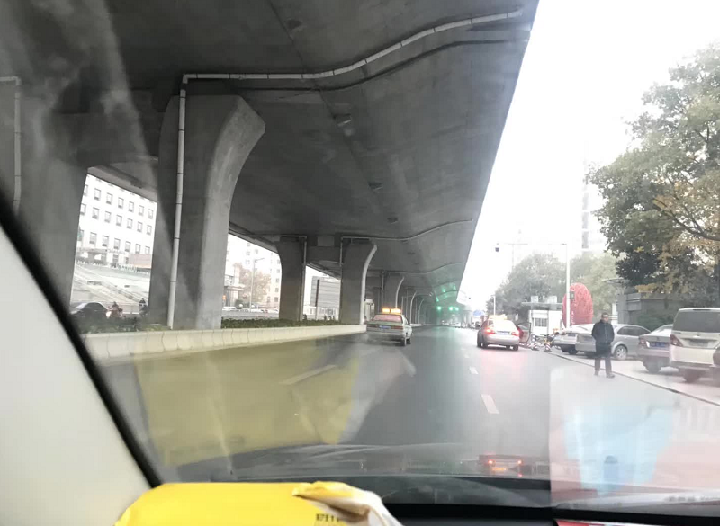 限行第一天！鄭州的早高峰是這個樣子的