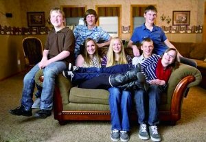 長大后的七胞胎。