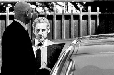 薩科齊被拘15個(gè)小時(shí)后獲釋 司法機(jī)關(guān)正式對其調(diào)查 薩科齊被拘15個(gè)小時(shí)后獲釋 司法機(jī)關(guān)正式對其調(diào)查