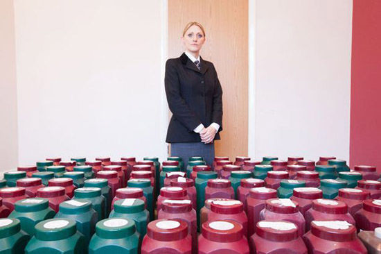 英25萬具骨灰滯留殯儀館，部分存放逾40年無人認領。（網(wǎng)頁截圖）