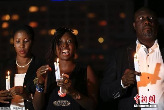 　資料圖：當(dāng)?shù)貢r間2014年8月26日，尼日利亞阿布賈，民眾舉行“帶回我們的女孩”活動為埃博拉病毒感