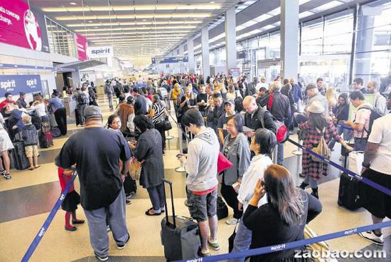 芝加哥機(jī)場(chǎng)遭惡意縱火2000多航班被迫取消