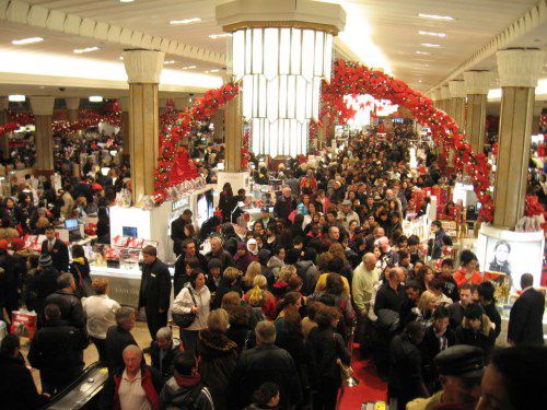 “黑色星期五”血拼:窮人排長龍富人不湊熱鬧 “黑色星期五”血拼:窮人排長龍富人不湊熱鬧