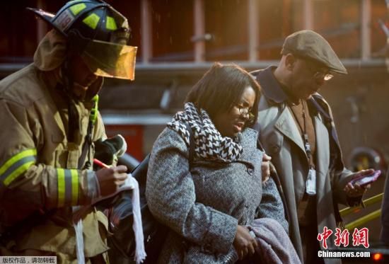 當(dāng)?shù)貢r(shí)間1月12日，美國華盛頓市中心朗方廣場站突然冒出濃煙，事件導(dǎo)致一名女性喪生。