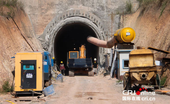 斯里蘭卡南部鐵路項目隧道施工現(xiàn)場。(攝影：孫洋)