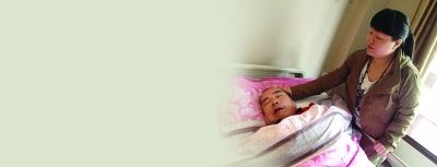 趙靜霞把老父親搬進(jìn)養(yǎng)老院照顧。