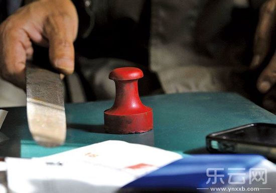 陶云江說起自己的女兒、家庭和現(xiàn)在的狀況時(shí)幾度哽咽