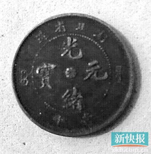 村民挖到錢(qián)幣引來(lái)挖掘機(jī)掘?qū)?調(diào)查系風(fēng)水物品