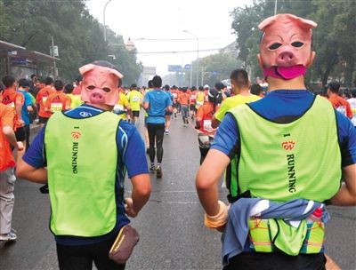 參賽現(xiàn)場(chǎng)，有“猴哥”就有“豬八戒”。