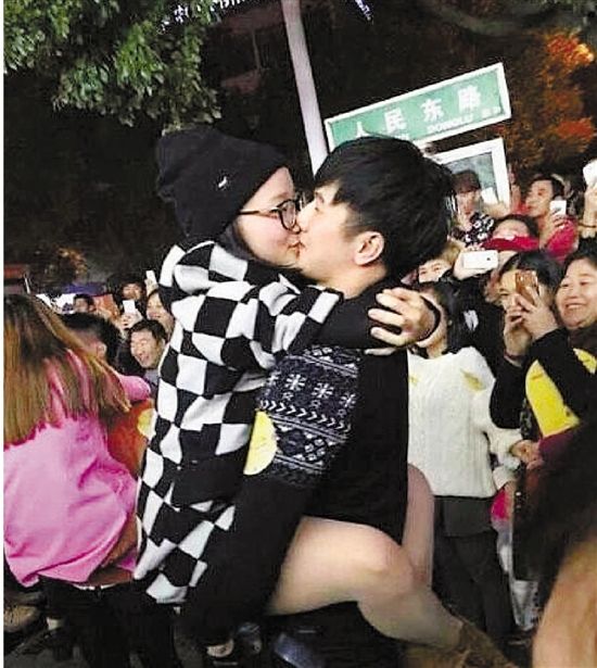 雖只是縣城的比賽，但水準(zhǔn)著實(shí)不低，居然有選手采用考拉式。