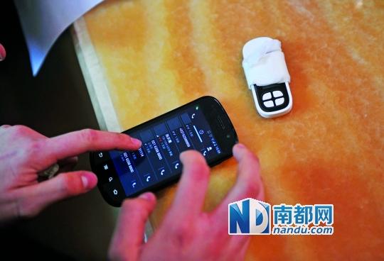 一個號碼為021-62588800的電話自稱上海靜安區(qū)公安分局，騙走了小程148萬。記者 梁煒培 攝