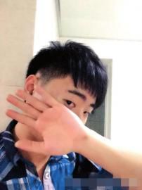 事發(fā)前，小曾發(fā)出一張剛剛剪完短發(fā)的照片。