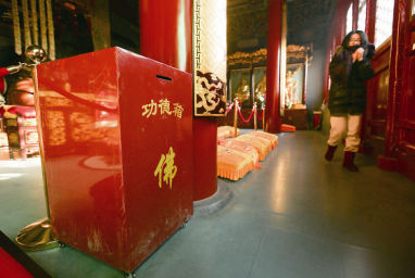 景區(qū)私設的功德箱已全部撤換，留下的功德箱屬于僧眾