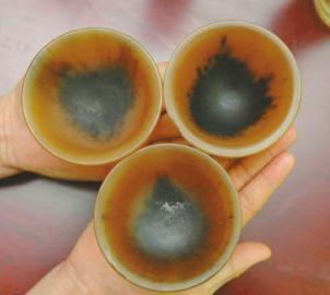 要價20萬元的犀牛角碗。