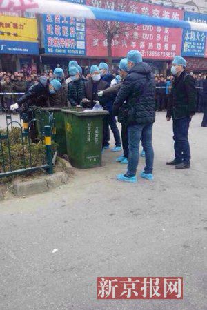 亳州路邊垃圾桶內(nèi)驚現(xiàn)碎尸。網(wǎng)友供圖