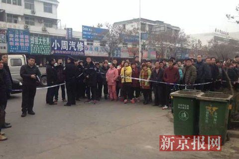 亳州路邊垃圾桶內(nèi)驚現(xiàn)碎尸。網(wǎng)友供圖