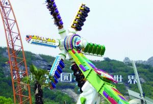 3月28日零點(diǎn)剛過(guò)幾分鐘，上海迪士尼6月16日開(kāi)園日的門(mén)票就宣告售罄，巨大的訪問(wèn)量一度導(dǎo)致票務(wù)系統(tǒng)出現(xiàn)間歇性故障，被網(wǎng)友調(diào)侃“激烈程度堪比春運(yùn)”。網(wǎng)上甚至有“黃牛”將一張開(kāi)園門(mén)票炒到幾千元。