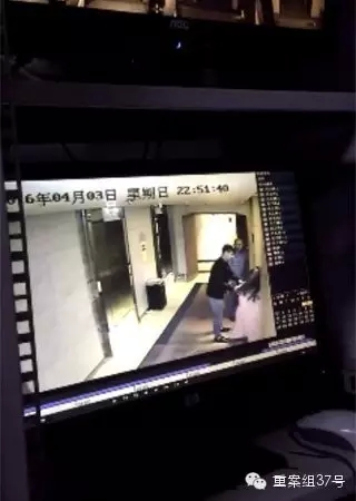 一女子在酒店被陌生男子拖拽。    視頻截圖