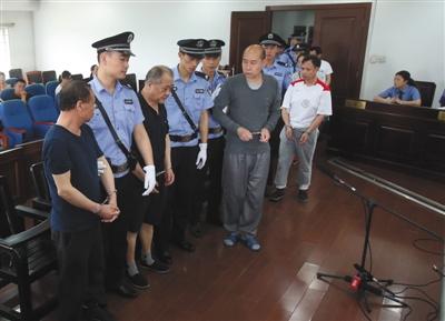 保潔員承包醫(yī)院診室 雇來(lái)“醫(yī)托”忽悠患者詐騙 保潔員承包醫(yī)院診室 雇來(lái)“醫(yī)托”忽悠患者詐騙