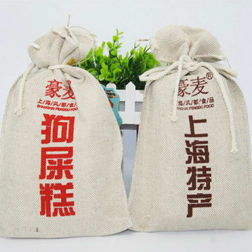 上海某公司推出的一款名為“狗屎糕”的產(chǎn)品引來不少質(zhì)疑。