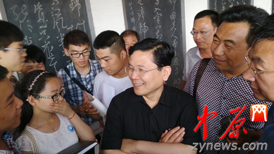 余光中、汪國真做客杜甫故里 共話詩圣家國情懷