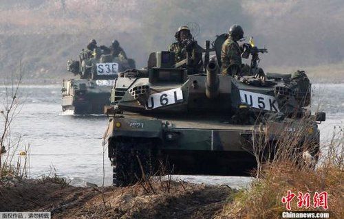 　資料圖：2011年11月2日，韓國軍隊在首爾東南100公里的驪州進行軍事演習。