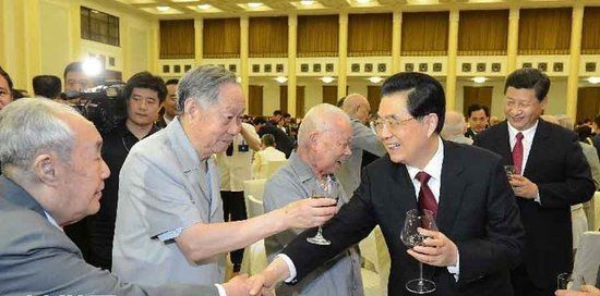 黨和國家領(lǐng)導人接見軍隊離退休干部代表