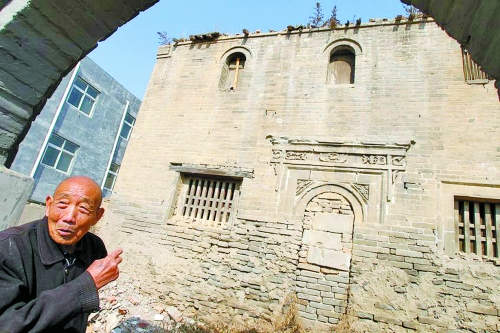 為保護古民宅，鄭州北四環(huán)繞開5米