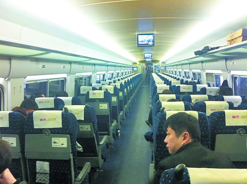 　春運(yùn)頭兩天，部分高鐵上座率并不高。