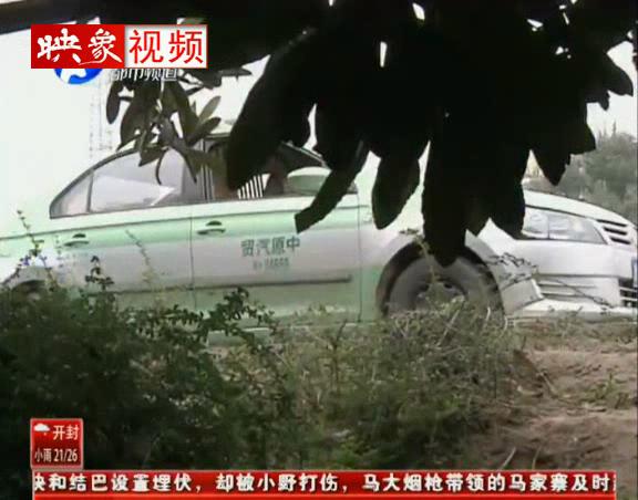 女嬰被棄路溝 父母在哪里？