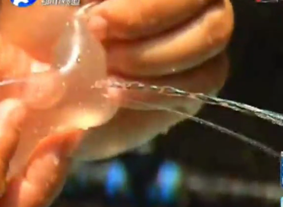 太坑！少女超市買的避孕套超一半漏的