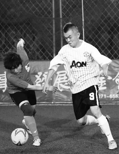 跟男人踢球，鏗鏘玫瑰們早已習慣