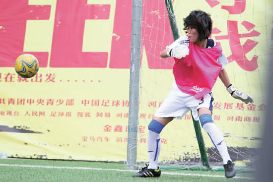 范運(yùn)杰客串門將，才止住了本方連續(xù)丟球的頹勢(shì)