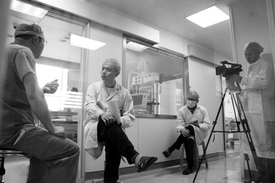 《生死之門——ICU見證實錄》拍攝現(xiàn)場 《生死之門——ICU見證實錄》拍攝現(xiàn)場