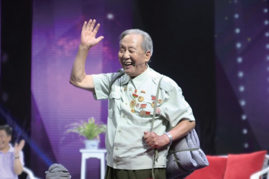 83歲，張立修打行軍包依然很迅速