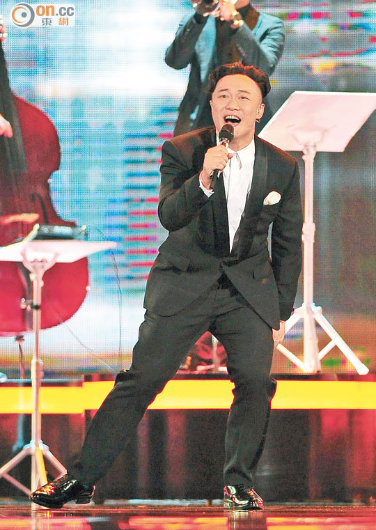 陳奕迅不負(fù)眾望，終于榮登金曲歌王寶座。