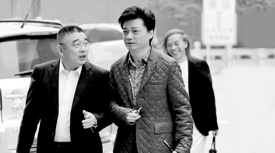 錢(qián)文忠（左）、小崔、蔡志忠（后）三位大咖步入錄制現(xiàn)場(chǎng)