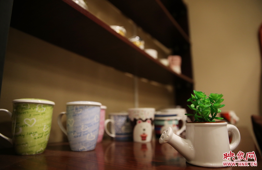 書店內(nèi)促銷用的杯子。